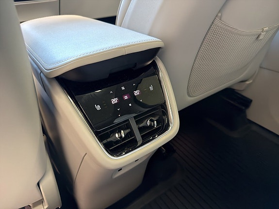 Volvo EX90 16 of 22