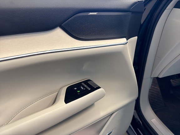 Volvo EX90 12 of 22