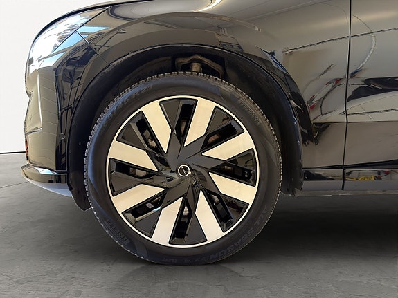 Volvo EX90 18 of 22