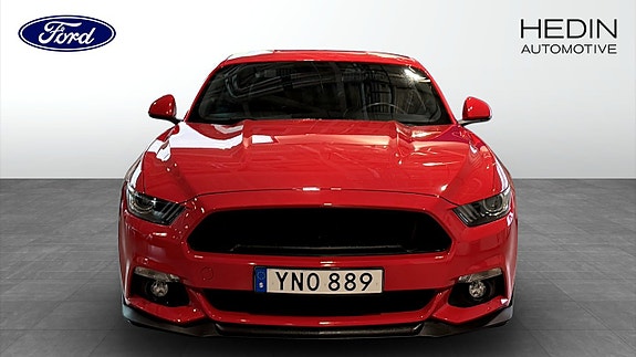 Ford Mustang 8 of 12