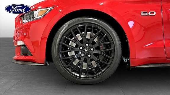 Ford Mustang 9 of 12