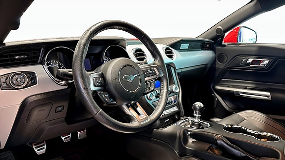 Ford Mustang 4 of 12
