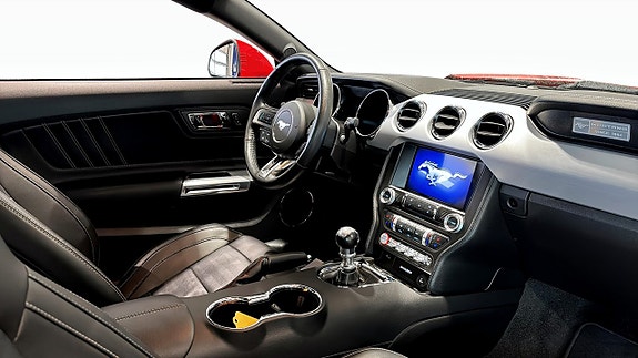 Ford Mustang 3 of 12