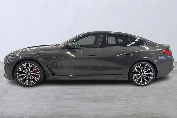 BMW M440i 2 of 25