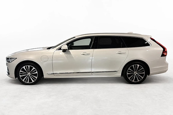 Volvo V90 2 of 17