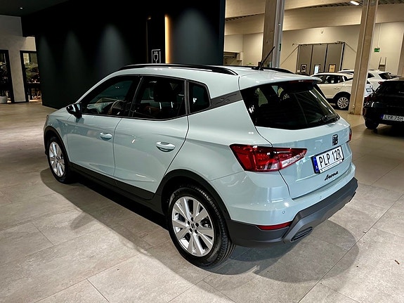 Seat Arona 2 of 7