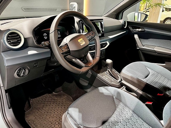 Seat Arona 3 of 7