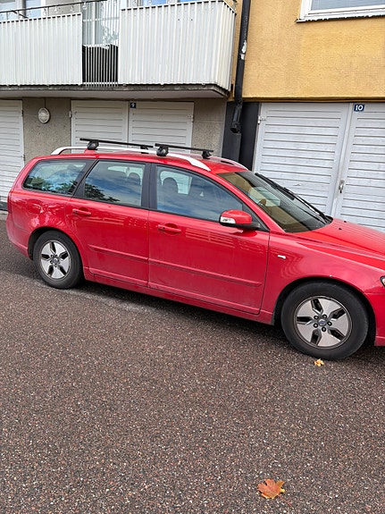 Volvo V50 2 of 10