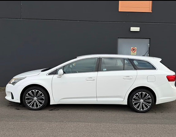 Toyota Avensis 4 of 6