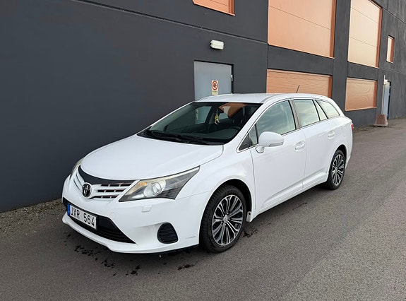 Toyota Avensis 3 of 6