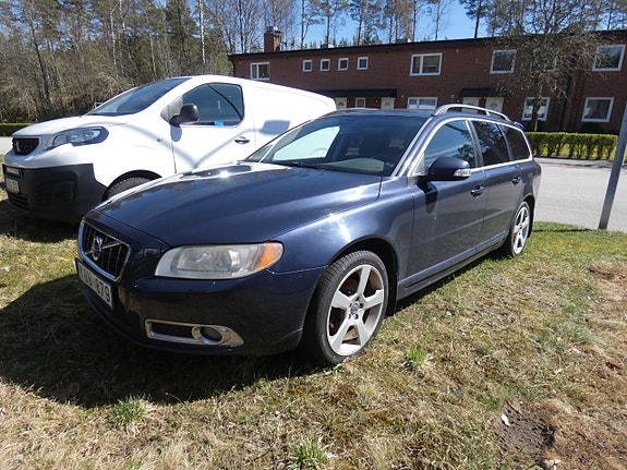 Volvo V70 3 of 14