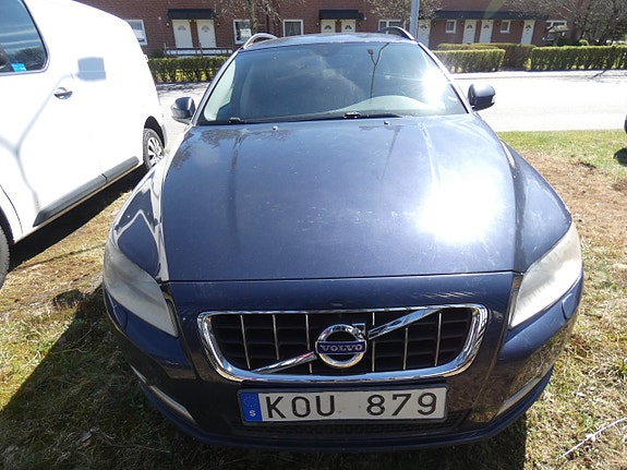 Volvo V70 2 of 14