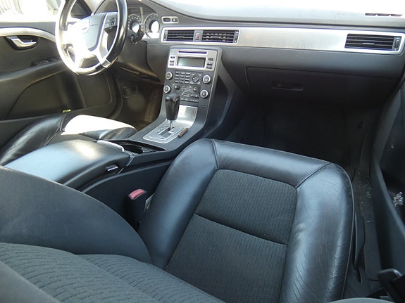 Volvo V70 12 of 14