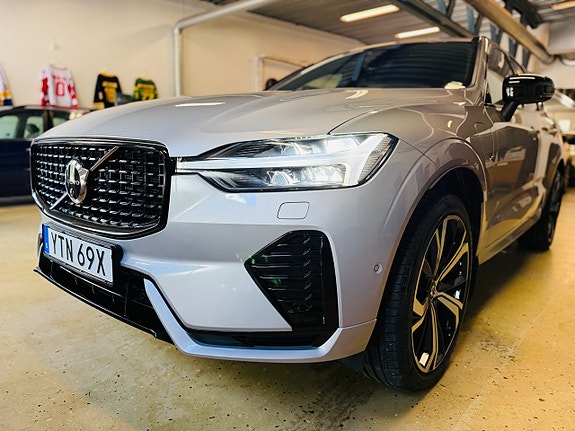 Volvo XC60 2 of 26