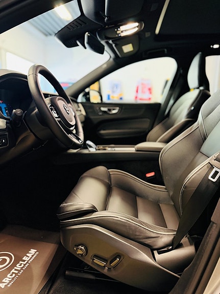 Volvo XC60 15 of 26