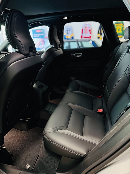 Volvo XC60 17 of 26