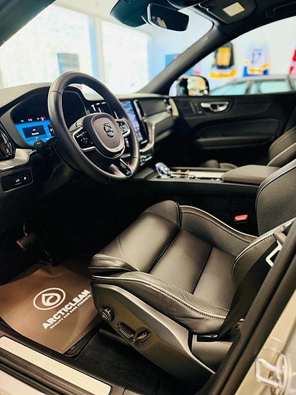 Volvo XC60 14 of 26