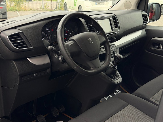 Peugeot Traveller 10 of 19