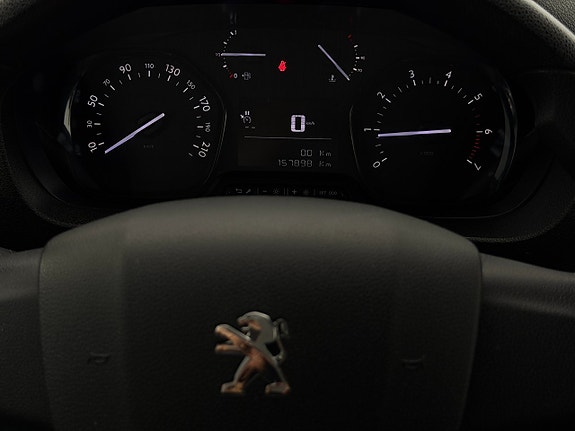 Peugeot Traveller 18 of 19