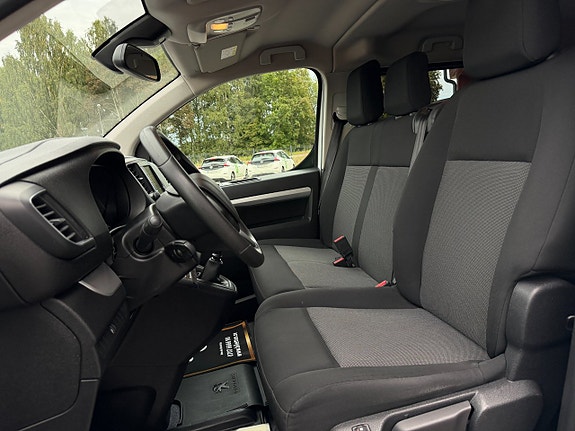 Peugeot Traveller 11 of 19