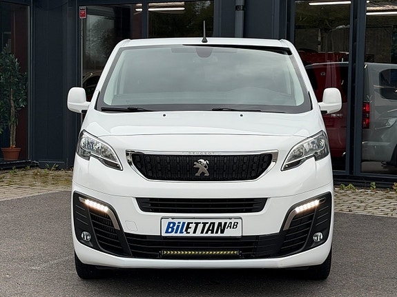 Peugeot Traveller 3 of 19