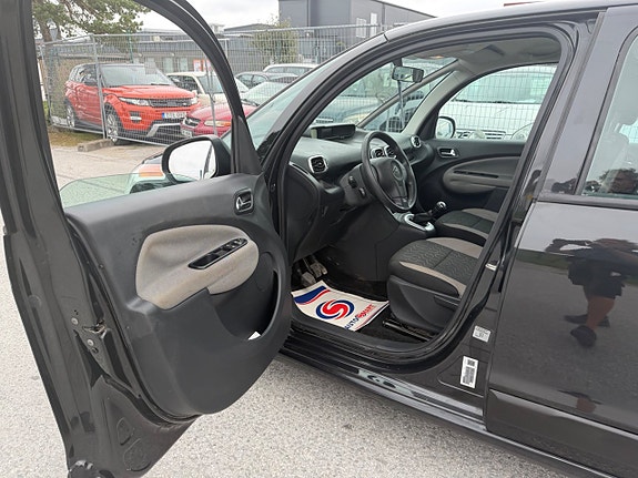 Citroen C3 Picasso 21 of 28