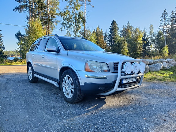 Volvo XC90 2 of 14