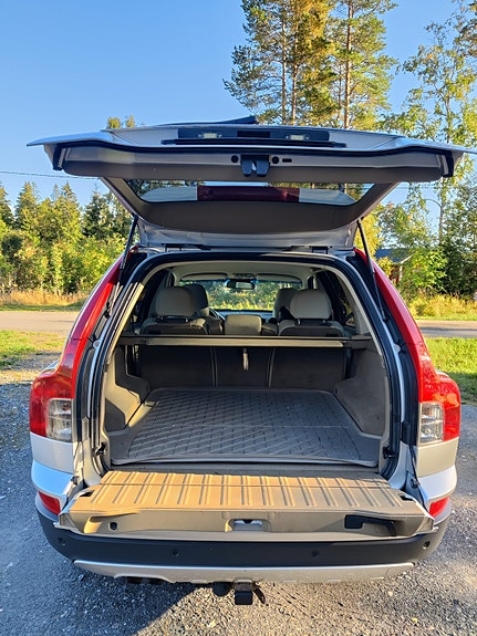 Volvo XC90 7 of 14