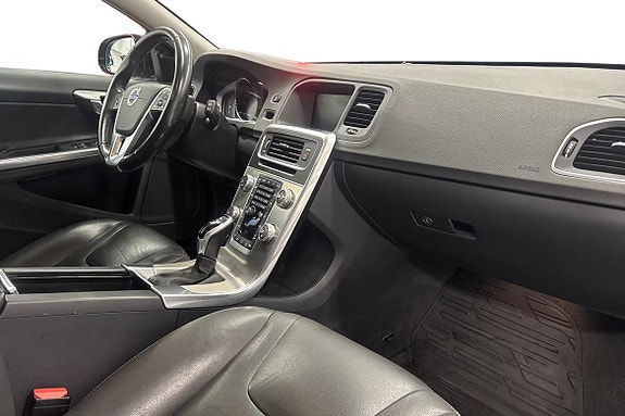 Volvo V60 Cross Country 10 of 22