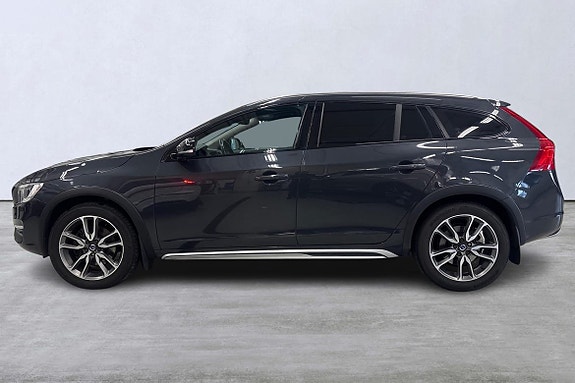 Volvo V60 Cross Country 2 of 22