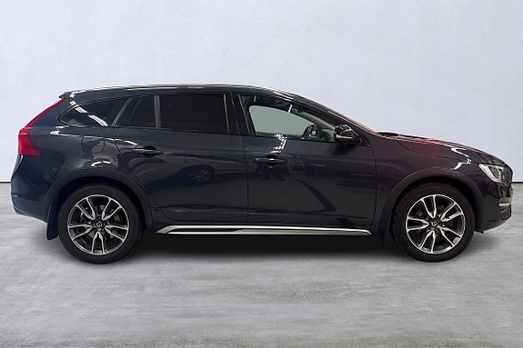 Volvo V60 Cross Country 3 of 22
