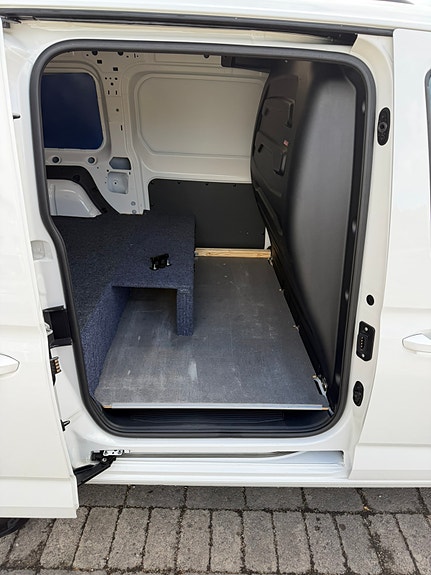 Volkswagen Caddy Maxi 9 of 16