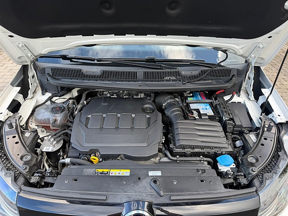 Volkswagen Caddy Maxi 14 of 16