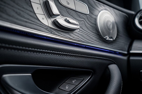 Mercedes-Benz E300 de 16 of 19