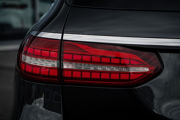 Mercedes-Benz E300 de 4 of 19