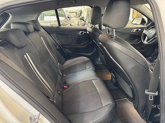 BMW 118i 8 of 10