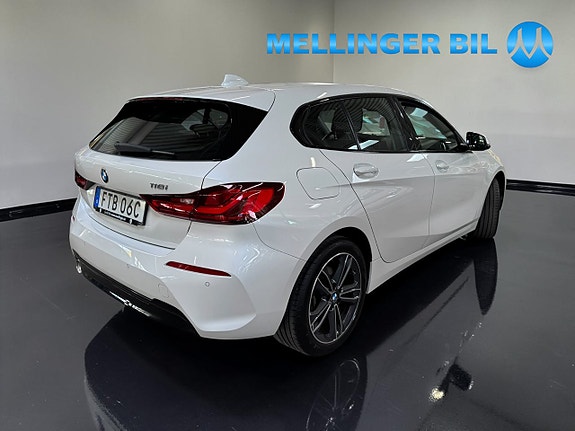 BMW 118i 3 of 10