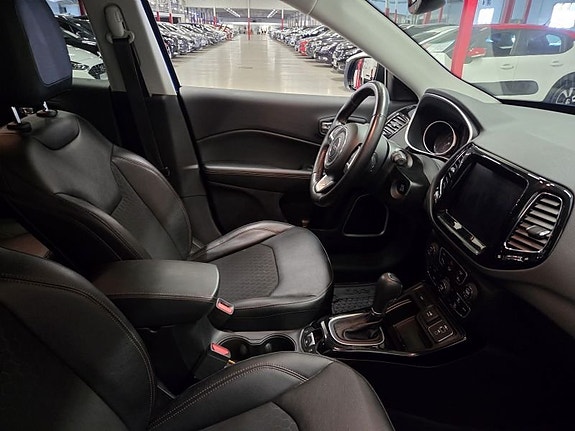 Jeep Compass 4 of 10