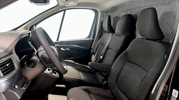 Renault Trafic 8 of 9
