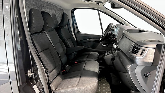 Renault Trafic 7 of 9