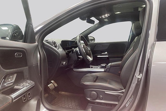 Mercedes-Benz GLA250 e 8 of 15