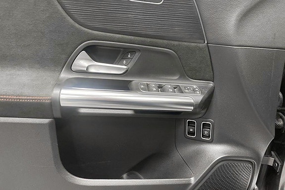 Mercedes-Benz GLA250 e 15 of 15