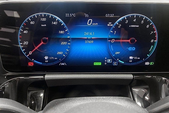 Mercedes-Benz GLA250 e 10 of 15