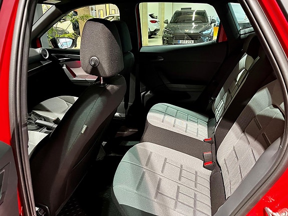 Seat Arona 4 of 6