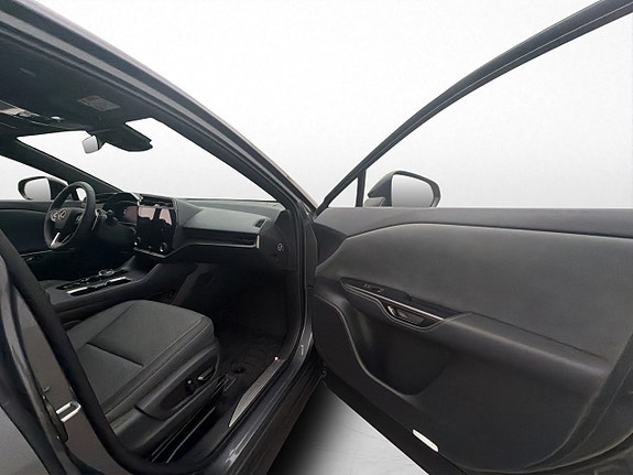 Lexus RZ350e 18 of 30