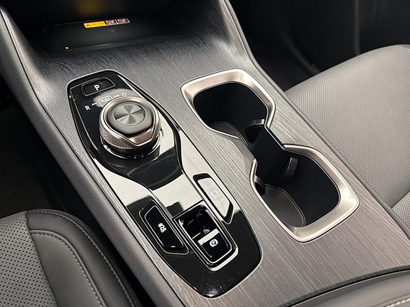 Lexus RZ350e 27 of 30