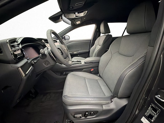 Lexus RZ350e 15 of 30
