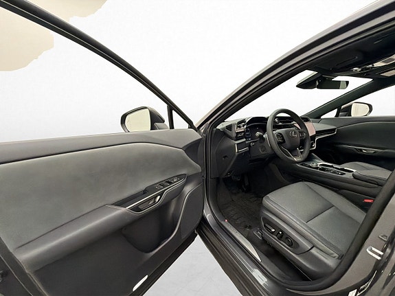 Lexus RZ350e 14 of 30