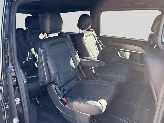 Mercedes-Benz V300 10 of 16