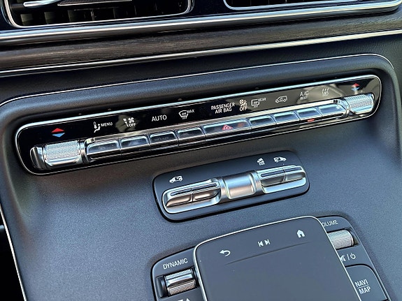Mercedes-Benz V300 9 of 16